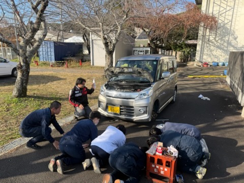 高校生が仕事を体験している様子