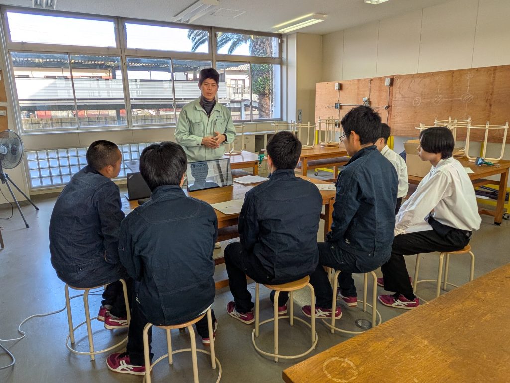 静清高校での企業ガイダンスの様子